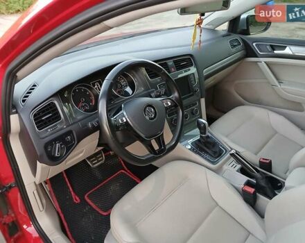 Красный Фольксваген Golf Alltrack, объемом двигателя 1.8 л и пробегом 132 тыс. км за 12000 $, фото 15 на Automoto.ua