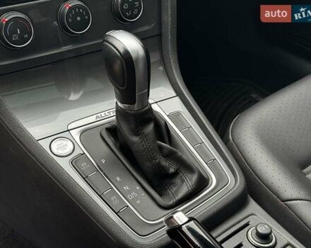 Красный Фольксваген Golf Alltrack, объемом двигателя 1.8 л и пробегом 133 тыс. км за 11980 $, фото 19 на Automoto.ua