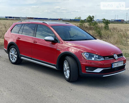 Красный Фольксваген Golf Alltrack, объемом двигателя 1.8 л и пробегом 63 тыс. км за 17000 $, фото 2 на Automoto.ua