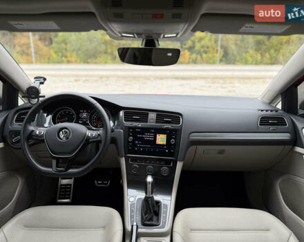 Красный Фольксваген Golf Alltrack, объемом двигателя 1.8 л и пробегом 45 тыс. км за 16300 $, фото 24 на Automoto.ua