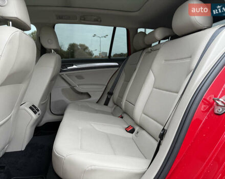 Красный Фольксваген Golf Alltrack, объемом двигателя 1.8 л и пробегом 45 тыс. км за 16300 $, фото 29 на Automoto.ua