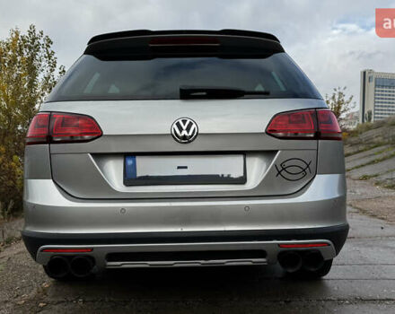 Серый Фольксваген Golf Alltrack, объемом двигателя 1.97 л и пробегом 263 тыс. км за 15555 $, фото 5 на Automoto.ua