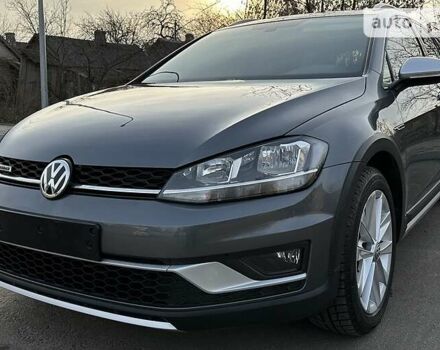 Сірий Фольксваген Golf Alltrack, об'ємом двигуна 1.8 л та пробігом 28 тис. км за 17900 $, фото 1 на Automoto.ua