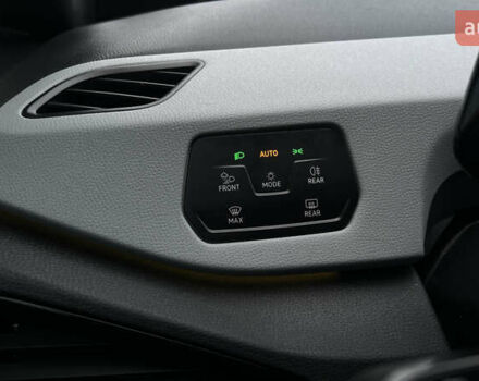 Белый Фольксваген ID.3, объемом двигателя 0 л и пробегом 127 тыс. км за 17499 $, фото 108 на Automoto.ua