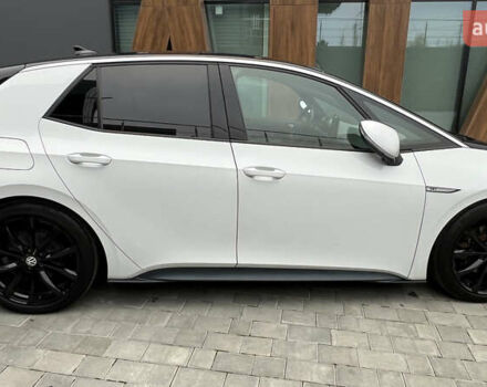 Белый Фольксваген ID.3, объемом двигателя 0 л и пробегом 127 тыс. км за 17499 $, фото 14 на Automoto.ua