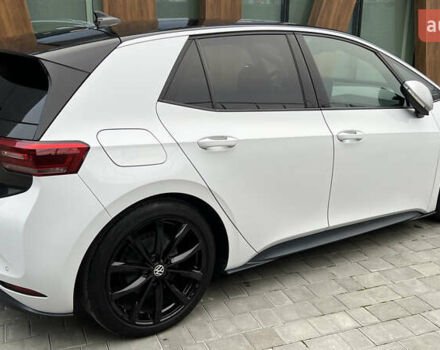 Белый Фольксваген ID.3, объемом двигателя 0 л и пробегом 127 тыс. км за 17499 $, фото 4 на Automoto.ua
