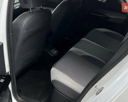 Белый Фольксваген ID.3, объемом двигателя 0 л и пробегом 127 тыс. км за 17499 $, фото 73 на Automoto.ua