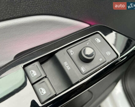 Білий Фольксваген ID.3, об'ємом двигуна 0 л та пробігом 85 тис. км за 17999 $, фото 12 на Automoto.ua