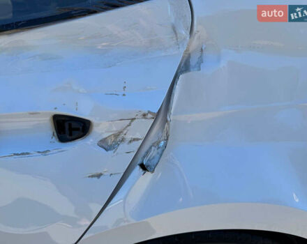 Белый Фольксваген ID.3, объемом двигателя 0 л и пробегом 201 тыс. км за 13400 $, фото 7 на Automoto.ua