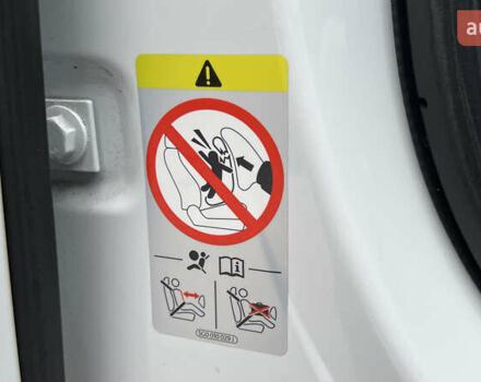 Белый Фольксваген ID.3, объемом двигателя 0 л и пробегом 127 тыс. км за 17499 $, фото 95 на Automoto.ua