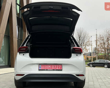 Белый Фольксваген ID.3, объемом двигателя 0 л и пробегом 127 тыс. км за 17499 $, фото 63 на Automoto.ua