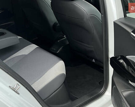 Белый Фольксваген ID.3, объемом двигателя 0 л и пробегом 127 тыс. км за 17499 $, фото 80 на Automoto.ua