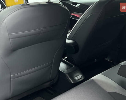 Белый Фольксваген ID.3, объемом двигателя 0 л и пробегом 127 тыс. км за 17499 $, фото 76 на Automoto.ua