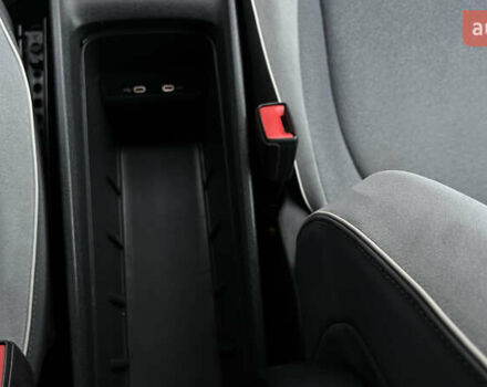 Белый Фольксваген ID.3, объемом двигателя 0 л и пробегом 127 тыс. км за 17499 $, фото 126 на Automoto.ua