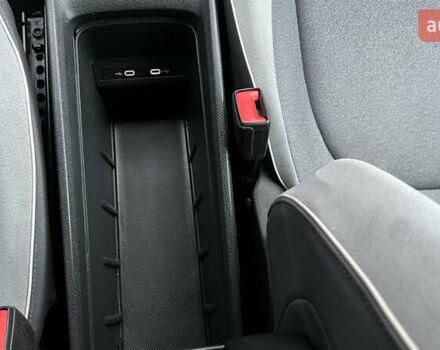 Белый Фольксваген ID.3, объемом двигателя 0 л и пробегом 127 тыс. км за 17499 $, фото 125 на Automoto.ua