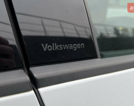 Белый Фольксваген ID.3, объемом двигателя 0 л и пробегом 127 тыс. км за 17499 $, фото 84 на Automoto.ua