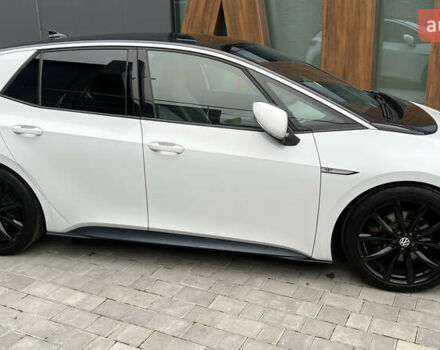 Белый Фольксваген ID.3, объемом двигателя 0 л и пробегом 127 тыс. км за 17499 $, фото 3 на Automoto.ua