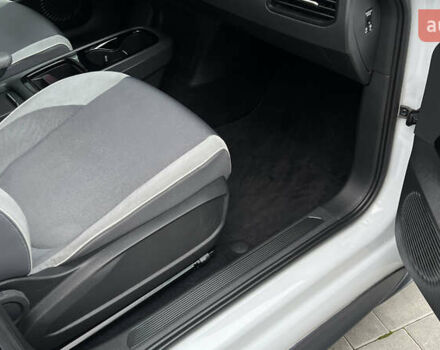 Белый Фольксваген ID.3, объемом двигателя 0 л и пробегом 127 тыс. км за 17499 $, фото 92 на Automoto.ua