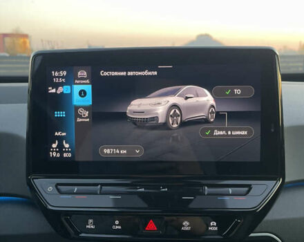 Белый Фольксваген ID.3, объемом двигателя 0 л и пробегом 98 тыс. км за 15899 $, фото 31 на Automoto.ua