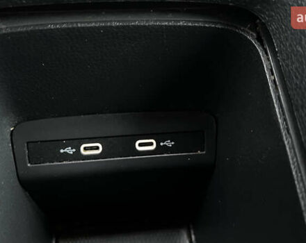 Белый Фольксваген ID.3, объемом двигателя 0 л и пробегом 127 тыс. км за 17499 $, фото 127 на Automoto.ua