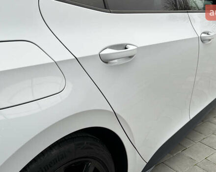 Белый Фольксваген ID.3, объемом двигателя 0 л и пробегом 127 тыс. км за 17499 $, фото 48 на Automoto.ua