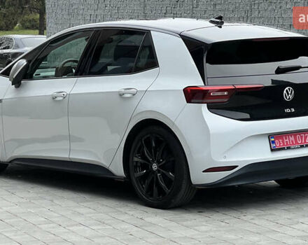 Белый Фольксваген ID.3, объемом двигателя 0 л и пробегом 127 тыс. км за 17499 $, фото 7 на Automoto.ua
