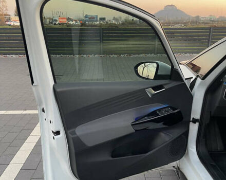 Белый Фольксваген ID.3, объемом двигателя 0 л и пробегом 98 тыс. км за 15899 $, фото 41 на Automoto.ua