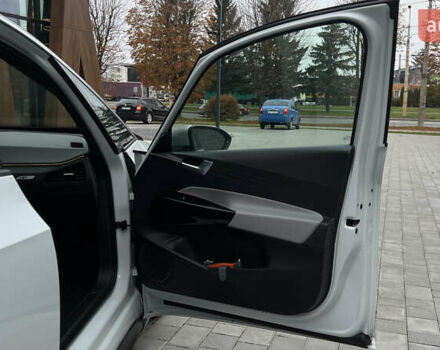 Белый Фольксваген ID.3, объемом двигателя 0 л и пробегом 127 тыс. км за 17499 $, фото 85 на Automoto.ua
