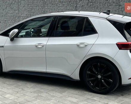 Белый Фольксваген ID.3, объемом двигателя 0 л и пробегом 127 тыс. км за 17499 $, фото 8 на Automoto.ua