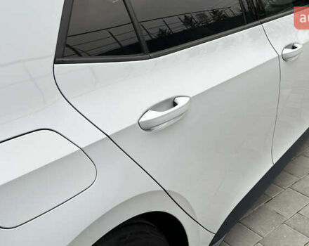 Белый Фольксваген ID.3, объемом двигателя 0 л и пробегом 127 тыс. км за 17499 $, фото 46 на Automoto.ua