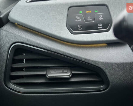 Белый Фольксваген ID.3, объемом двигателя 0 л и пробегом 127 тыс. км за 17499 $, фото 109 на Automoto.ua