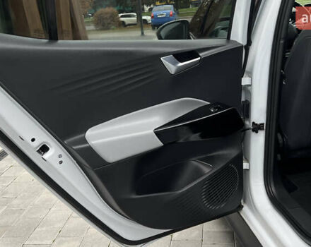 Белый Фольксваген ID.3, объемом двигателя 0 л и пробегом 127 тыс. км за 17499 $, фото 71 на Automoto.ua