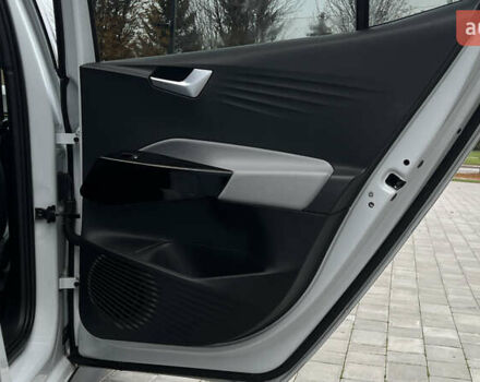 Белый Фольксваген ID.3, объемом двигателя 0 л и пробегом 127 тыс. км за 17499 $, фото 78 на Automoto.ua