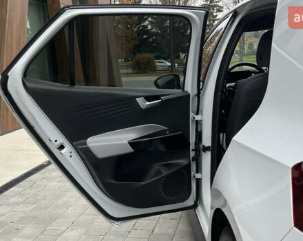 Белый Фольксваген ID.3, объемом двигателя 0 л и пробегом 127 тыс. км за 17499 $, фото 70 на Automoto.ua