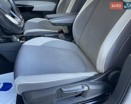 Белый Фольксваген ID.3, объемом двигателя 0 л и пробегом 125 тыс. км за 18299 $, фото 41 на Automoto.ua