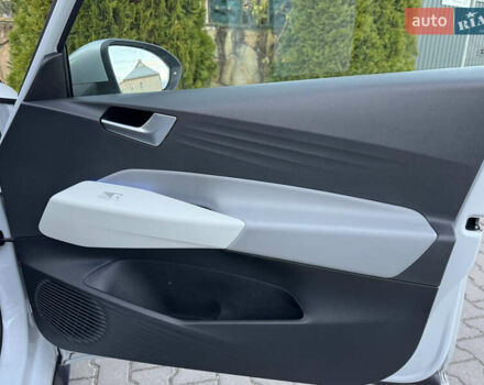 Белый Фольксваген ID.3, объемом двигателя 0 л и пробегом 133 тыс. км за 17400 $, фото 51 на Automoto.ua