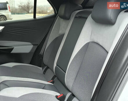 Белый Фольксваген ID.3, объемом двигателя 0 л и пробегом 117 тыс. км за 21800 $, фото 68 на Automoto.ua