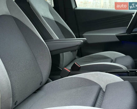 Белый Фольксваген ID.3, объемом двигателя 0 л и пробегом 117 тыс. км за 21800 $, фото 58 на Automoto.ua