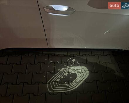 Белый Фольксваген ID.3, объемом двигателя 0 л и пробегом 133 тыс. км за 17400 $, фото 80 на Automoto.ua