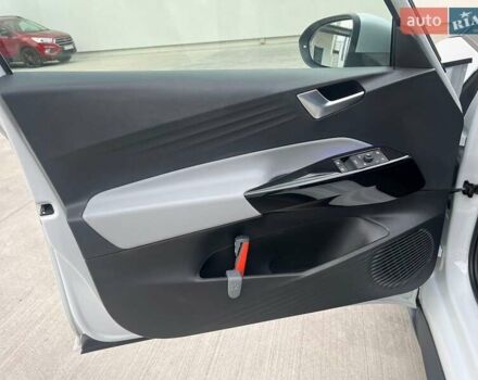 Белый Фольксваген ID.3, объемом двигателя 0 л и пробегом 138 тыс. км за 18500 $, фото 17 на Automoto.ua