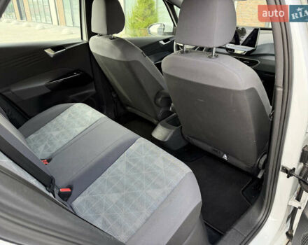 Білий Фольксваген ID.3, об'ємом двигуна 0 л та пробігом 119 тис. км за 15999 $, фото 33 на Automoto.ua