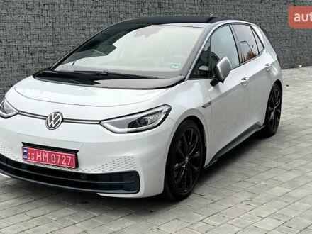Белый Фольксваген ID.3, объемом двигателя 0 л и пробегом 127 тыс. км за 17499 $, фото 1 на Automoto.ua