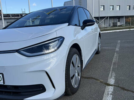 Фольксваген ID.3 2024 у Києві на Automoto.ua Білий Фольксваген ID.3, об'ємом двигуна 0 л та пробігом 9 тис. км за 23800 $, фото 1 на Automoto.ua
