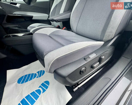 Серый Фольксваген ID.3, объемом двигателя 0 л и пробегом 129 тыс. км за 17600 $, фото 50 на Automoto.ua