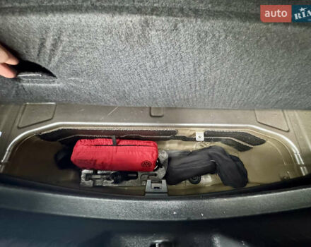 Серый Фольксваген ID.3, объемом двигателя 0 л и пробегом 129 тыс. км за 17600 $, фото 20 на Automoto.ua