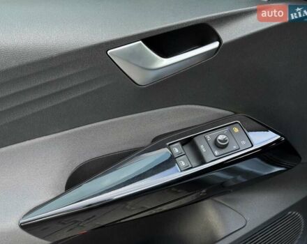 Сірий Фольксваген ID.3, об'ємом двигуна 0 л та пробігом 93 тис. км за 15999 $, фото 40 на Automoto.ua