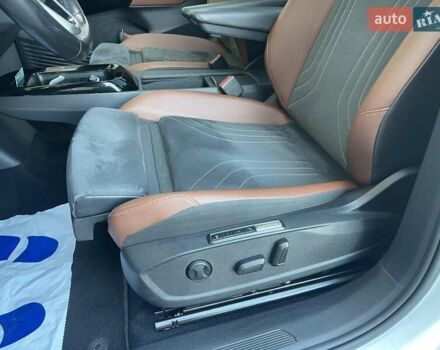 Білий Фольксваген ID.4, об'ємом двигуна 0 л та пробігом 230 тис. км за 21800 $, фото 19 на Automoto.ua