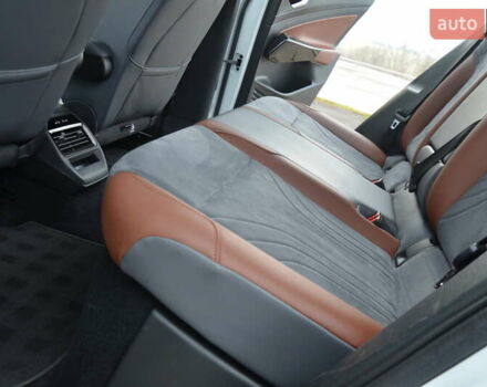 Белый Фольксваген ID.4, объемом двигателя 0 л и пробегом 113 тыс. км за 22350 $, фото 48 на Automoto.ua