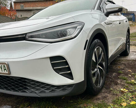 Белый Фольксваген ID.4, объемом двигателя 0 л и пробегом 69 тыс. км за 21700 $, фото 3 на Automoto.ua