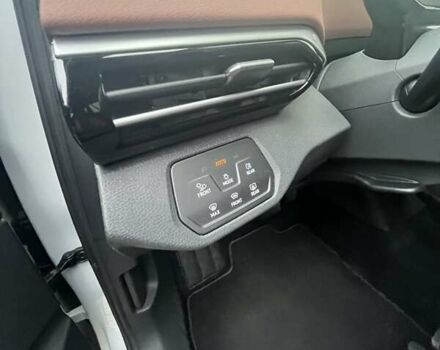 Белый Фольксваген ID.4, объемом двигателя 0 л и пробегом 69 тыс. км за 24500 $, фото 2 на Automoto.ua